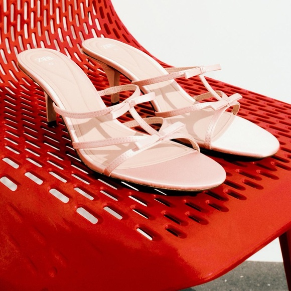Zara Shoes - Zara heeled sandals with bow Light pink NWT